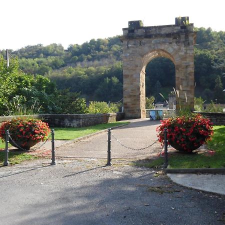 Le Pont De Livinhac Hotell Decazeville Eksteriør bilde