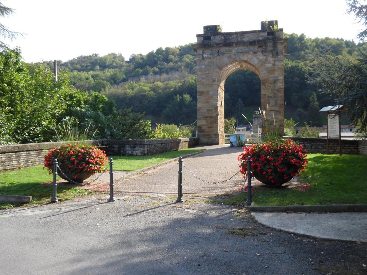 Le Pont De Livinhac Hotell Decazeville Eksteriør bilde
