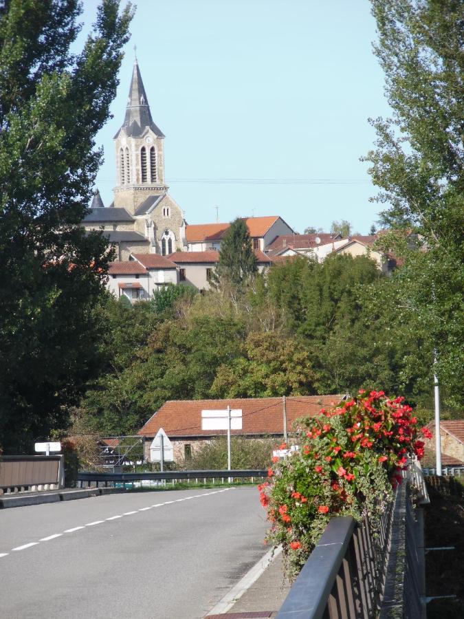 Le Pont De Livinhac Hotell Decazeville Eksteriør bilde