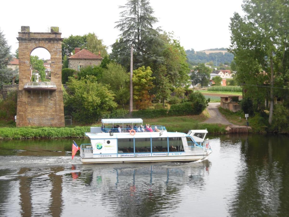 Le Pont De Livinhac Hotell Decazeville Eksteriør bilde